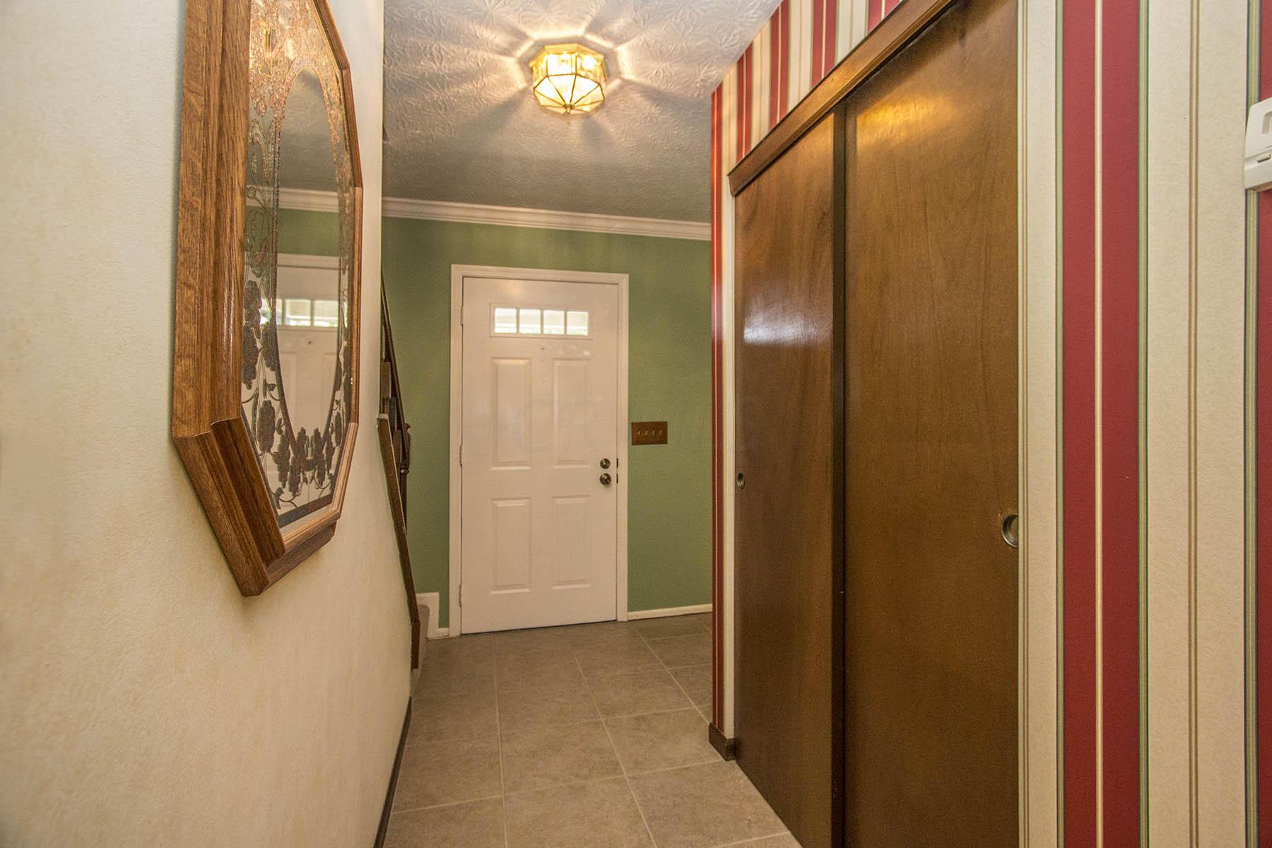 1640 Rushing Way Columbus, OH 43235 - Photo 3 of 27 Gallery Image 3