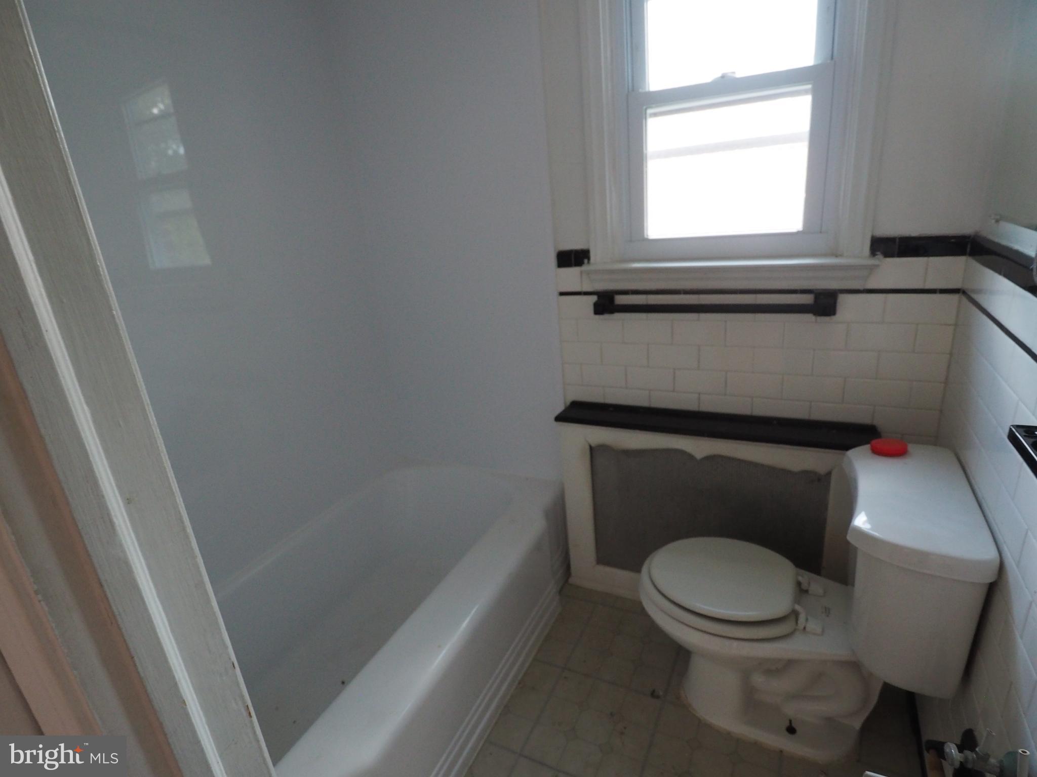 764 Charing Cross Road Baltimore, MD 21229 - Photo 8 of 9 Bath (Master)