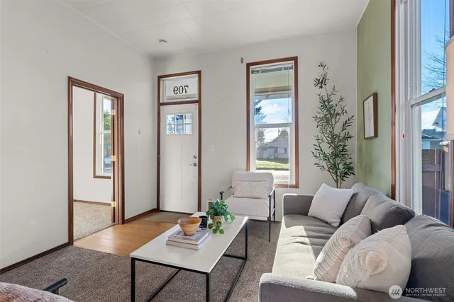 $289,000 | 709 West Plum Street, Centralia, WA 98531