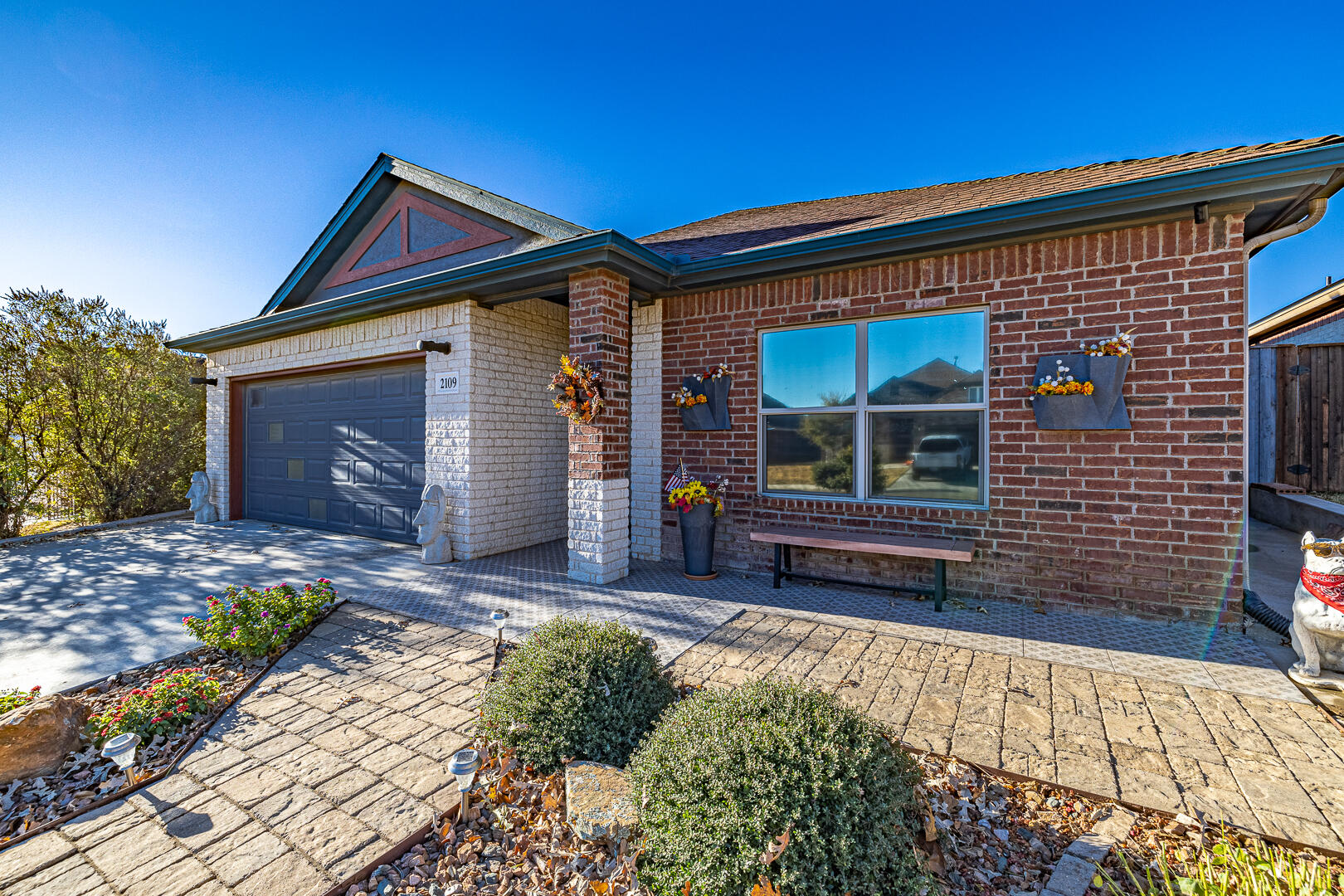 2109 101st Street Lubbock, TX 79423 - Photo 4 of 49 a front view of a house with garden