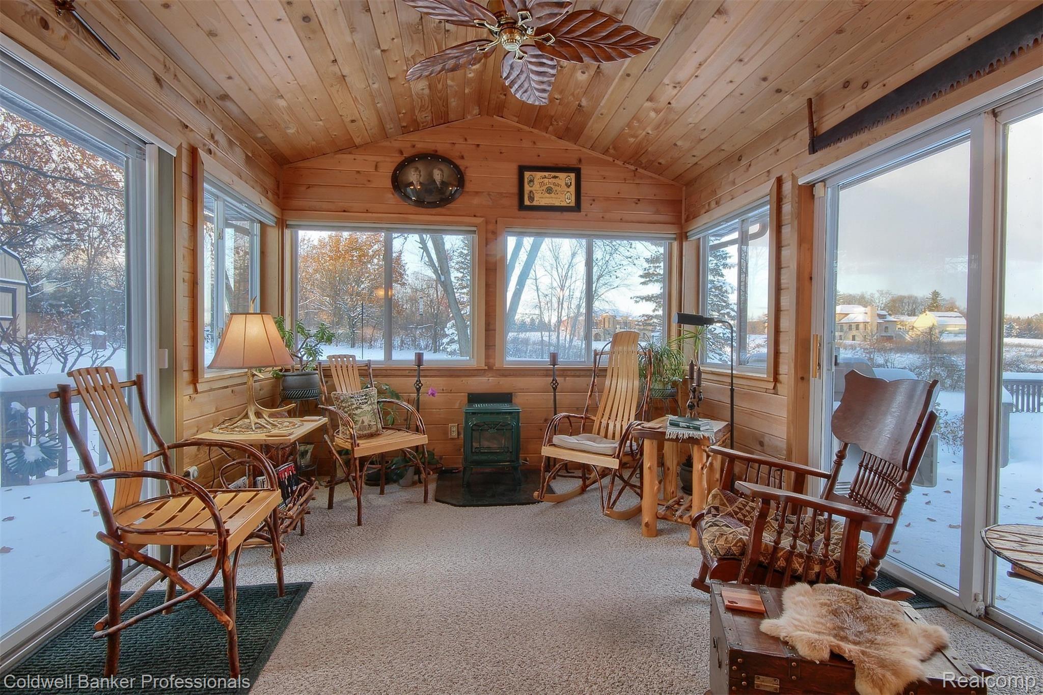 9503 Warren Road Plymouth, MI 48170 - Photo 24 of 58 24-Sun Room.jpg