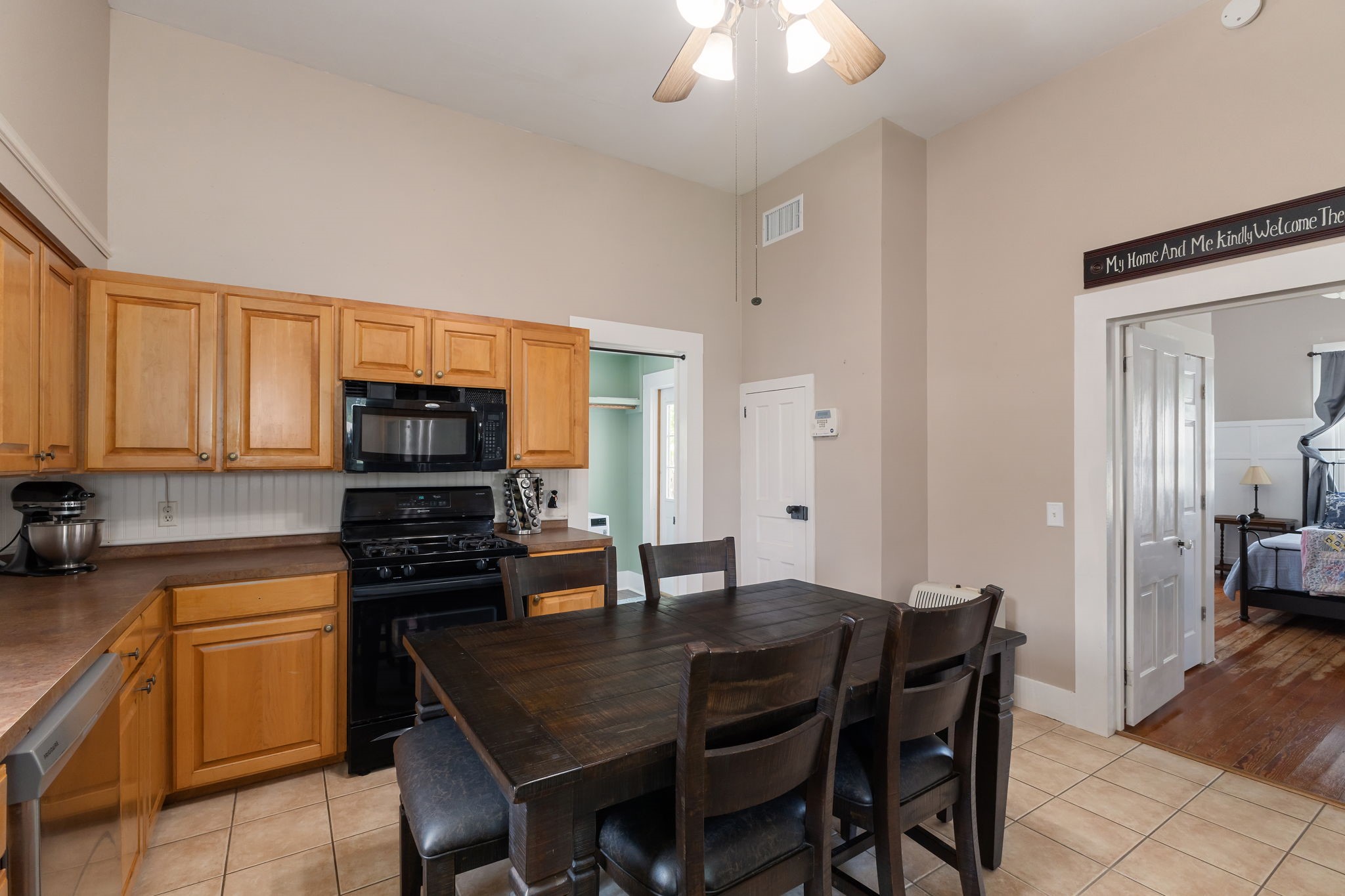 515 Wolf Street Schulenburg, TX 78956 - Photo 12 of 39 a kitchen with a dining table and chairs