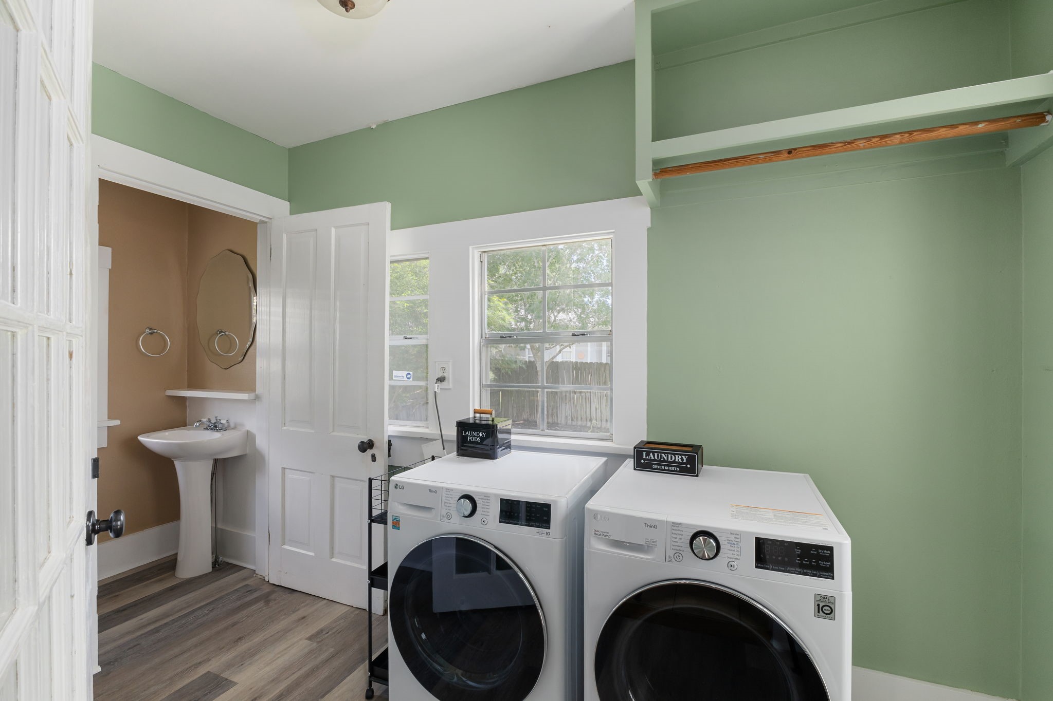 515 Wolf Street Schulenburg, TX 78956 - Photo 15 of 39 a view of livingroom with washer and dryer