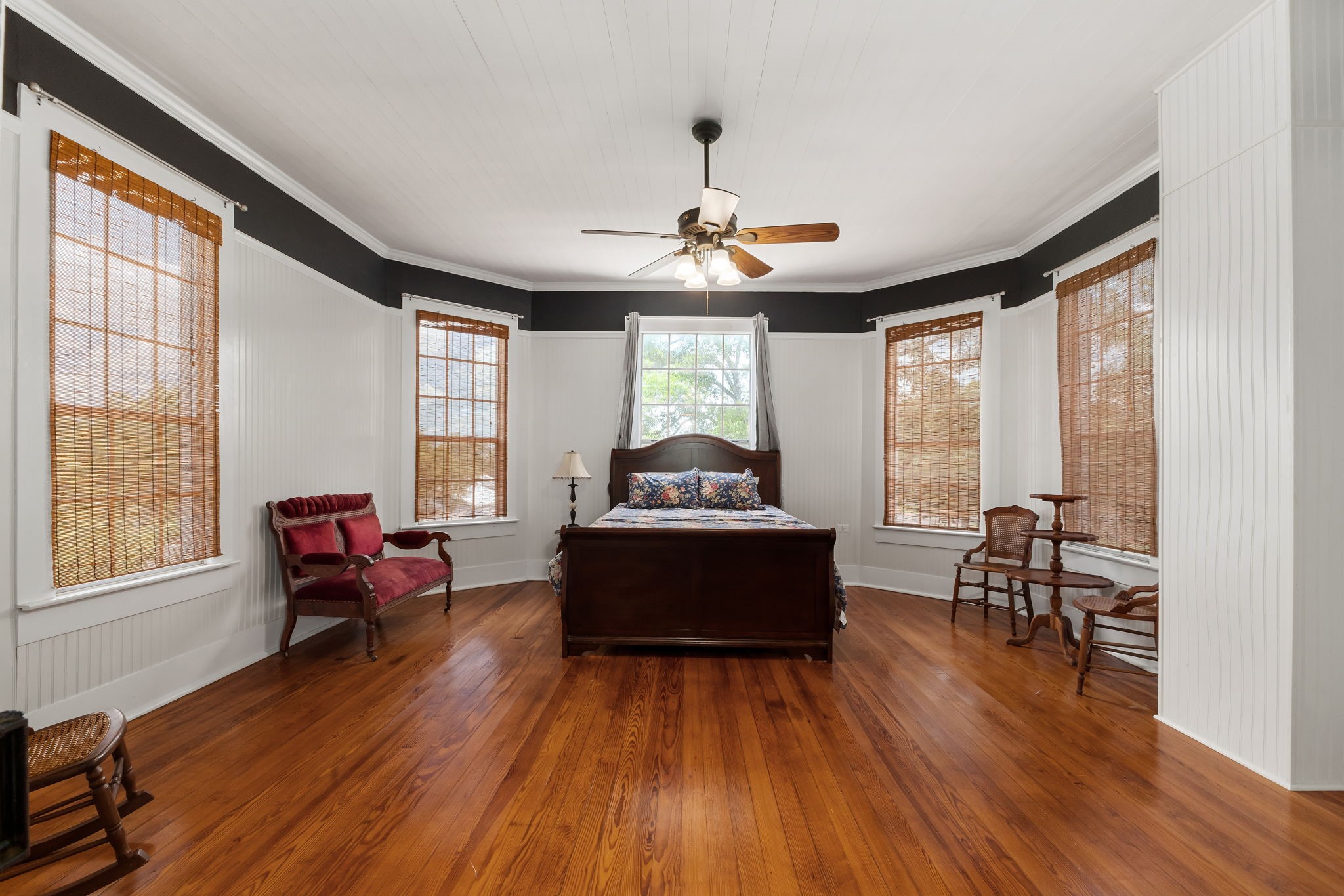 515 Wolf Street Schulenburg, TX 78956 - Photo 24 of 39 a living room with furniture and wooden floor