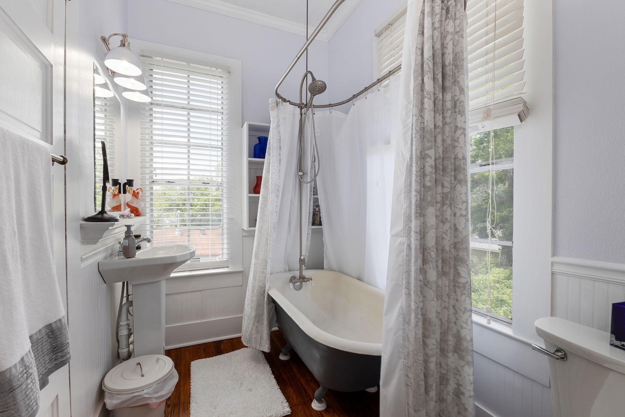 515 Wolf Street Schulenburg, TX 78956 - Photo 26 of 39 a bathroom with a sink toilet and shower