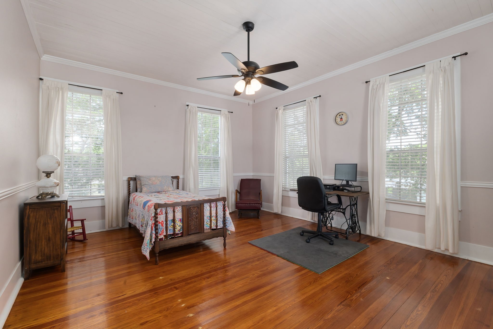 515 Wolf Street Schulenburg, TX 78956 - Photo 30 of 39 a view of a livingroom with couch and a window