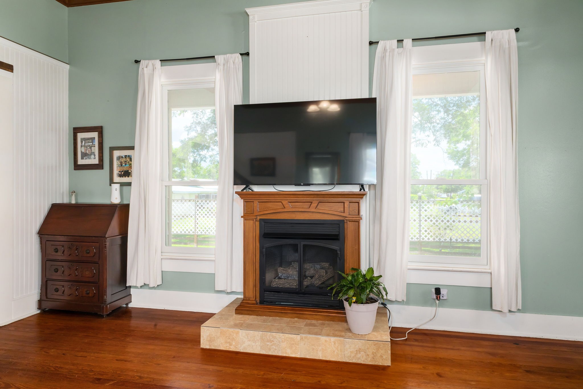 515 Wolf Street Schulenburg, TX 78956 - Photo 6 of 39 a living room with furniture and a fireplace