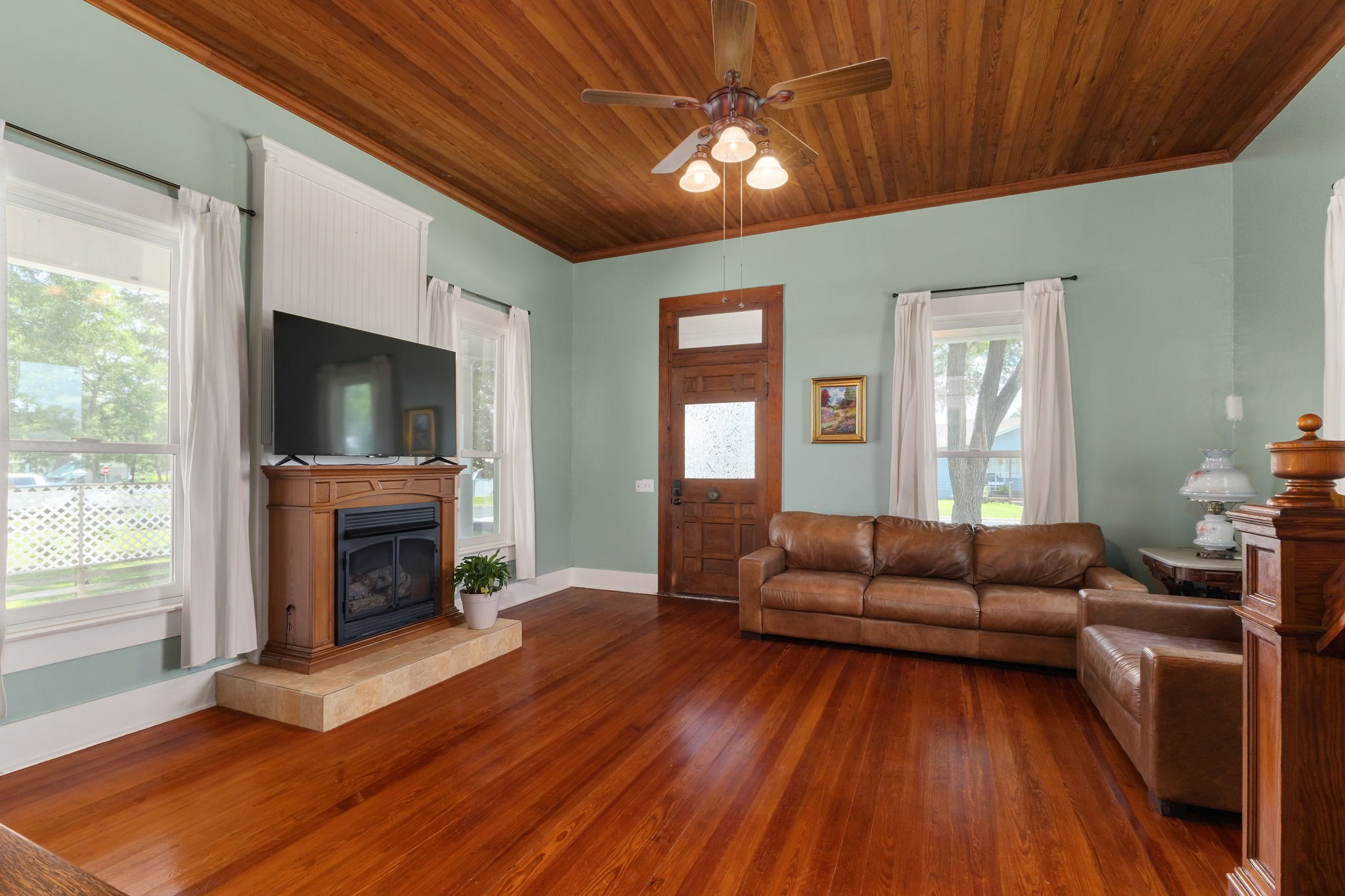 515 Wolf Street Schulenburg, TX 78956 - Photo 9 of 39 a living room with furniture and a fireplace