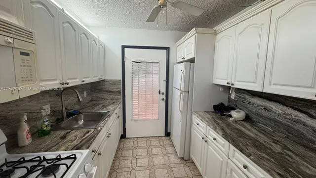 $150,000 | 160 Northeast 203rd Terrace, Unit 18, Miami Gardens, FL 33179