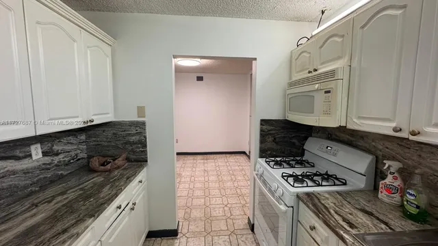 $150,000 | 160 Northeast 203rd Terrace, Unit 18, Miami Gardens, FL 33179