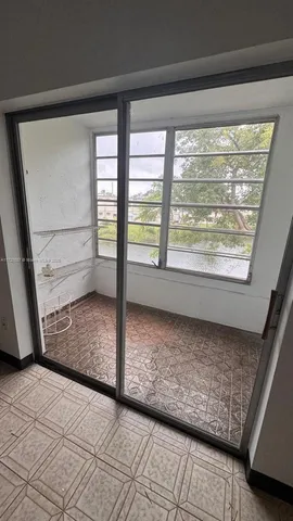 $150,000 | 160 Northeast 203rd Terrace, Unit 18, Miami Gardens, FL 33179
