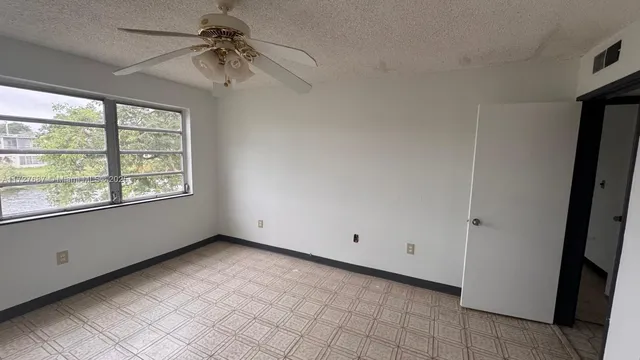 $150,000 | 160 Northeast 203rd Terrace, Unit 18, Miami Gardens, FL 33179