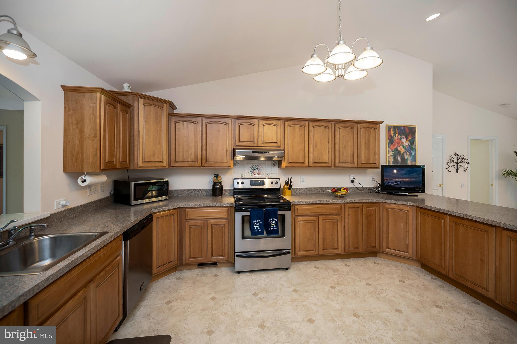 322 Birchside Circle Locust Grove, VA 22508 - Photo 8 of 77 expansive kitchen work areas