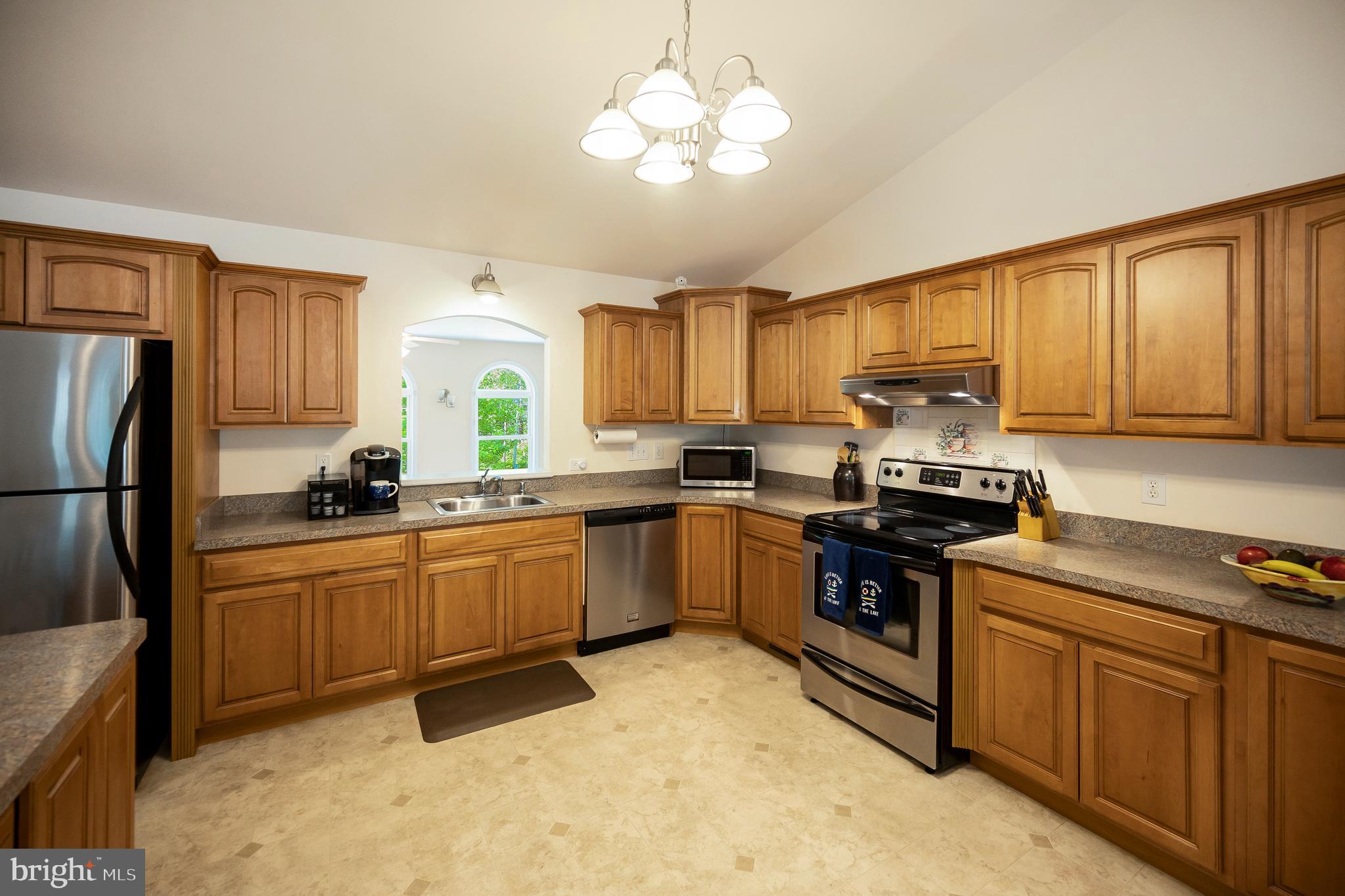 322 Birchside Circle Locust Grove, VA 22508 - Photo 10 of 77 kitchen passthru to liv rm