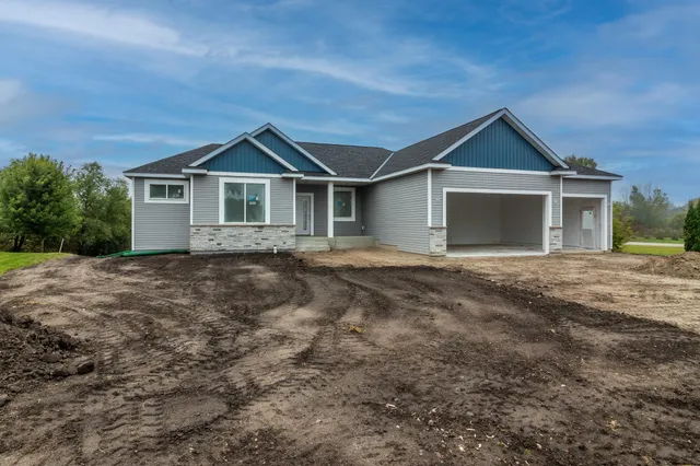 $550,000 | 100 Schwinghammer Drive, Albany, MN 56307