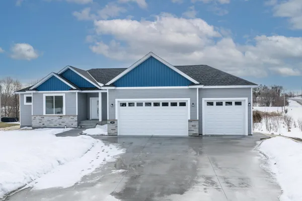 $550,000 | 100 Schwinghammer Drive, Albany, MN 56307