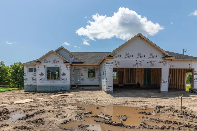$550,000 | 100 Schwinghammer Drive, Albany, MN 56307