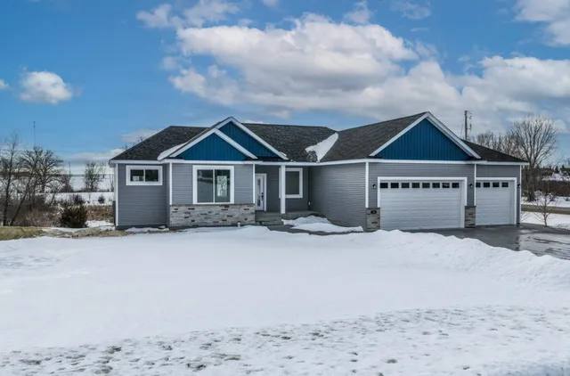 $550,000 | 100 Schwinghammer Drive, Albany, MN 56307