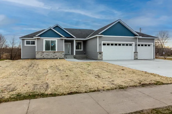 $550,000 | 100 Schwinghammer Drive, Albany, MN 56307