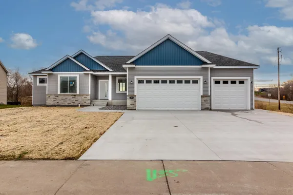 $550,000 | 100 Schwinghammer Drive, Albany, MN 56307