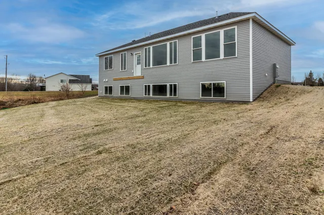 $550,000 | 100 Schwinghammer Drive, Albany, MN 56307