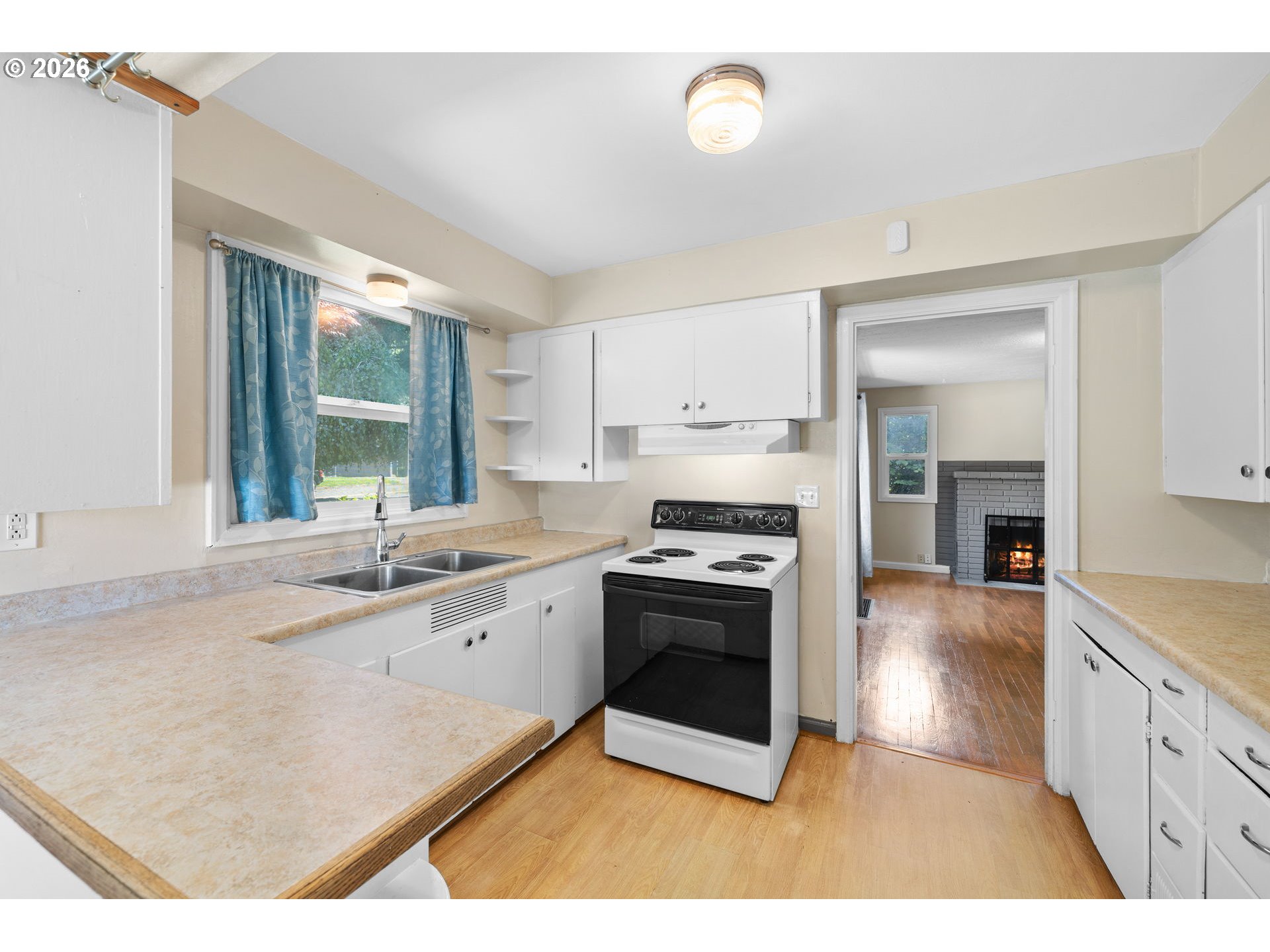 1053 Southeast Barnes Road Gresham, OR 97080 - Photo 5 of 20