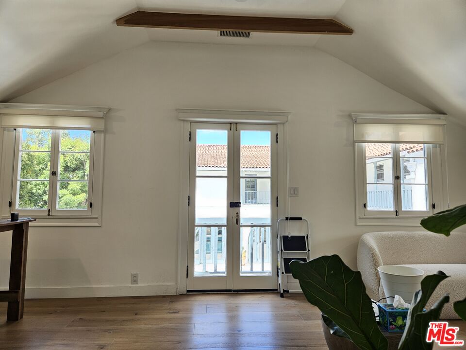 212 South Muirfield Road Los Angeles, CA 90004 - Photo 17 of 20
