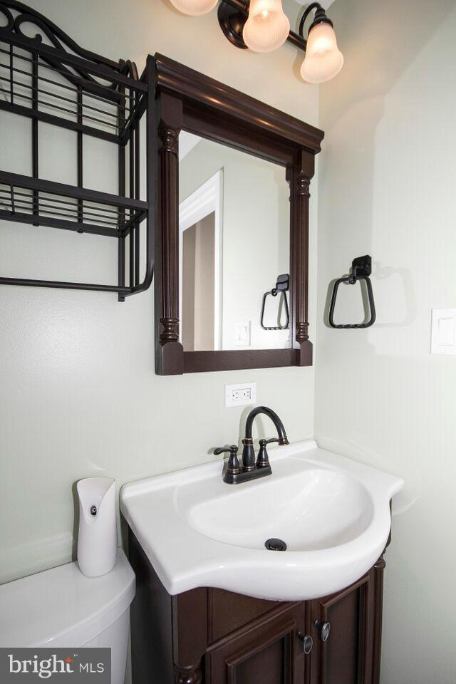 1733 Glen Curtis Road Baltimore, MD 21221 - Photo 15 of 24 Bath