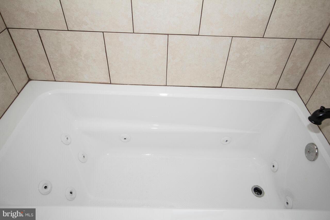 1733 Glen Curtis Road Baltimore, MD 21221 - Photo 16 of 24 Bath