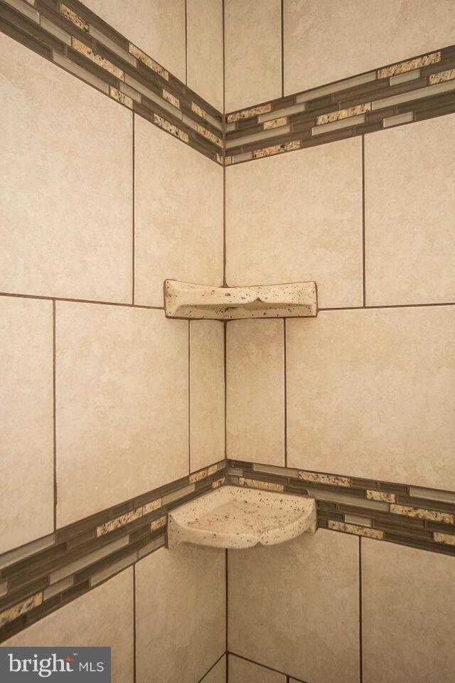 1733 Glen Curtis Road Baltimore, MD 21221 - Photo 17 of 24 Bath