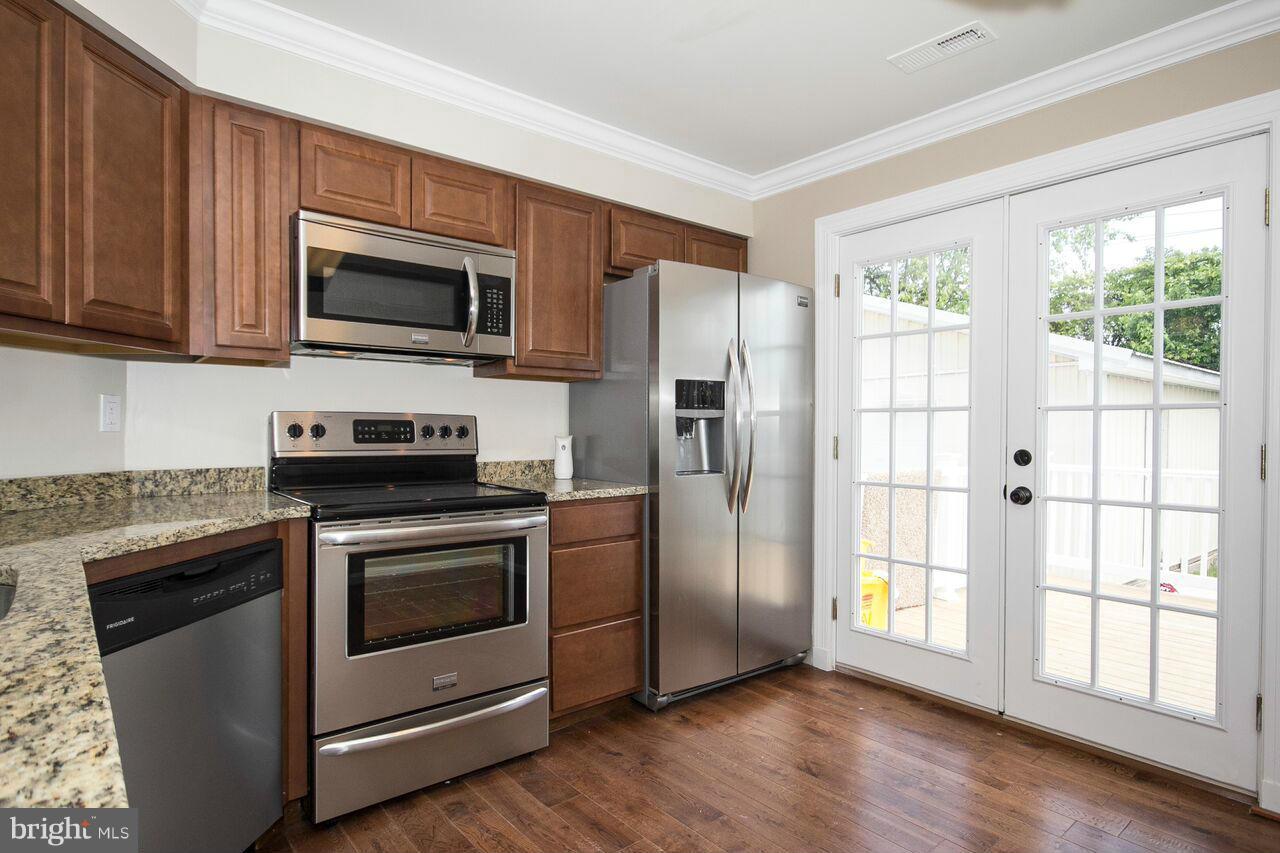 1733 Glen Curtis Road Baltimore, MD 21221 - Photo 8 of 24 Kitchen
