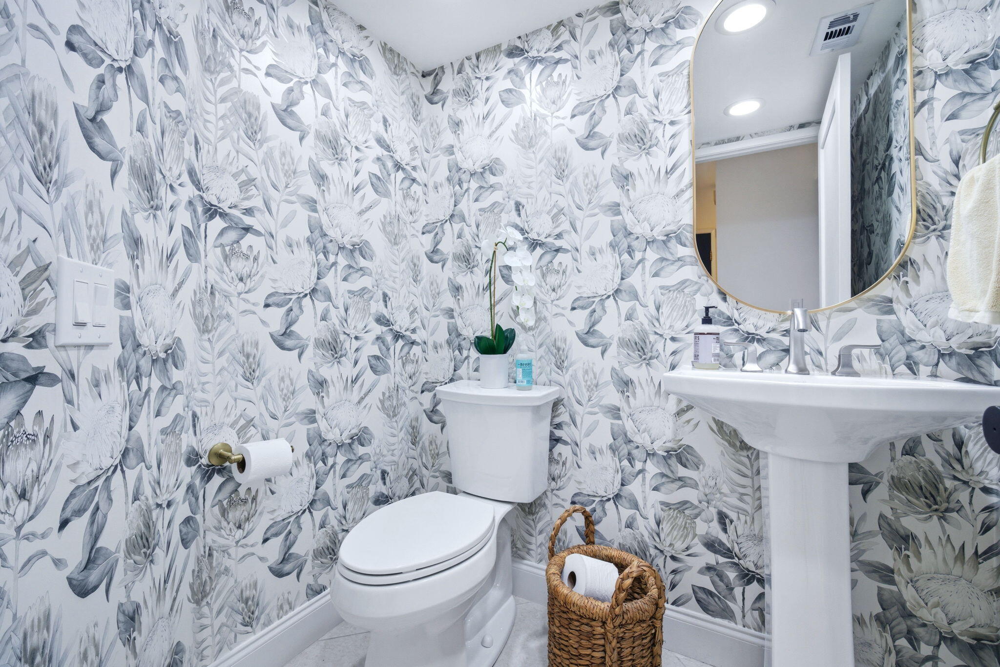 7798 La Mirada Drive Boca Raton, FL 33433 - Photo 24 of 49 Powder Room First Floor