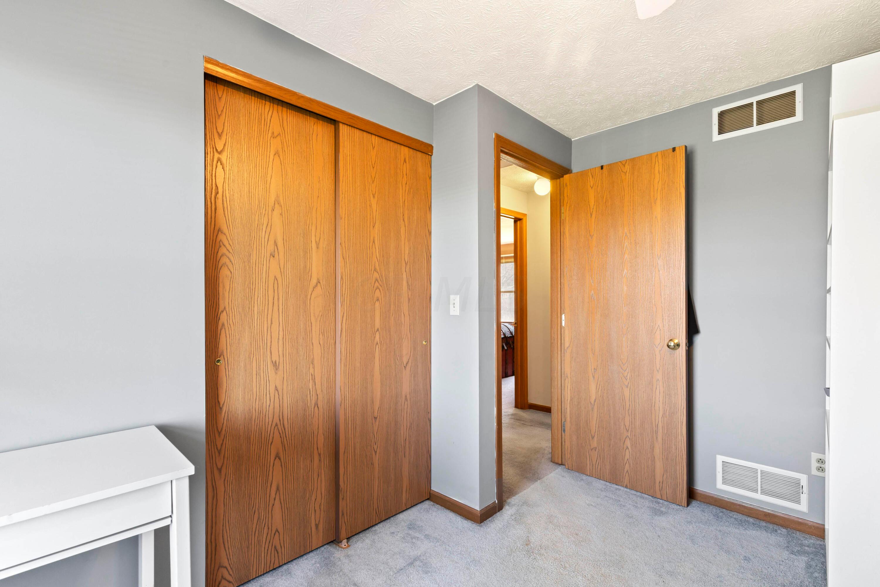 14040 Downing Road Croton, OH 43013 - Photo 21 of 66 • Blue carpet
• Blue painted walls
• Lighted ceiling fan
• Closet with double
sliding doors
• Mini blinds