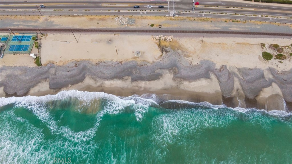 108 Bay Drive San Clemente, CA 92672 - Photo 11 of 28 a backyard of a house with lots of green space