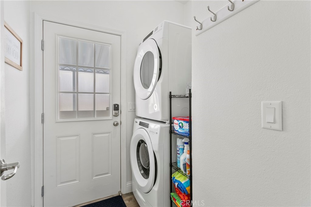 108 Bay Drive San Clemente, CA 92672 - Photo 27 of 28 a utility room with dryer and washer