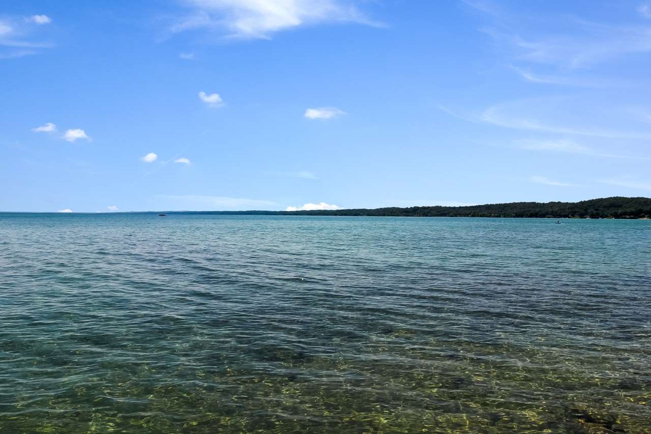 3732 South Lee Point Road Suttons Bay, MI 49682 - Photo 10 of 31 1876065-9.JPG