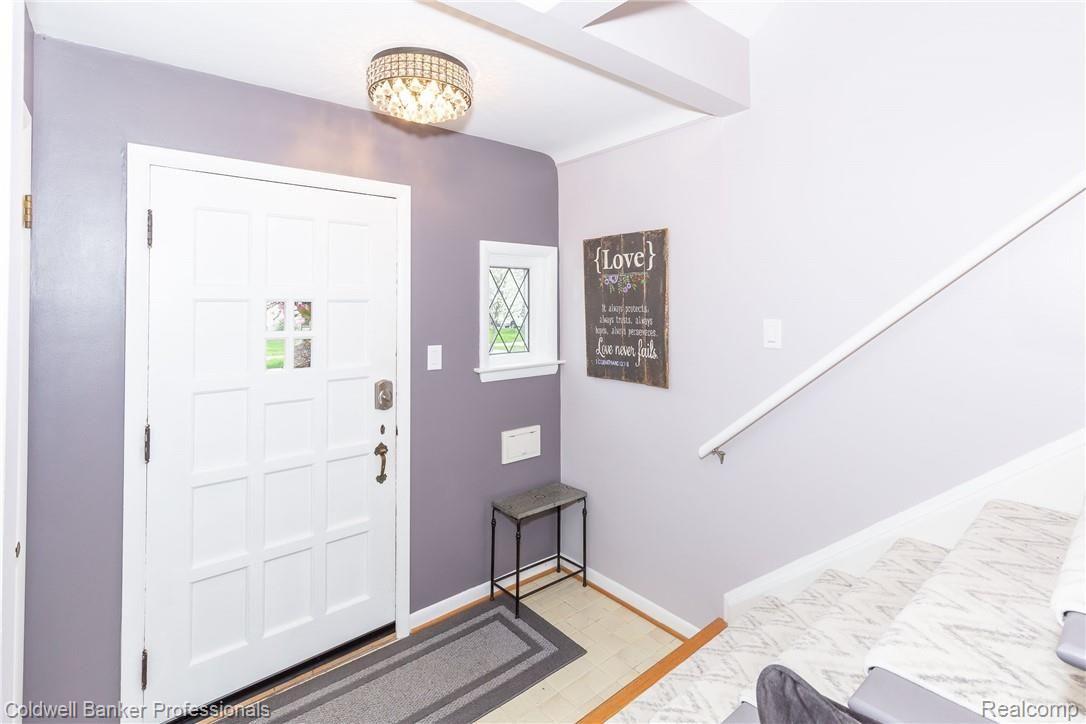 1339 Hampton Road Grosse Pointe, MI 48236 - Photo 3 of 32 592A1774.jpg