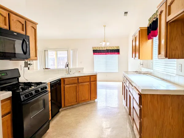 $2,595 | 3462 Shaft Street, Selma, CA 93662