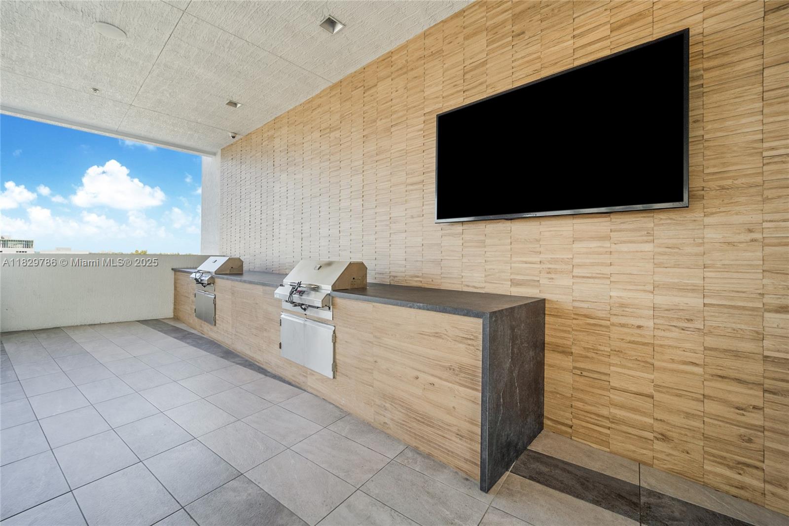 3900 Biscayne Boulevard, Unit S818 Miami, FL 33137 - Photo 20 of 32 a bathroom with a sink a mirror and a bathtub