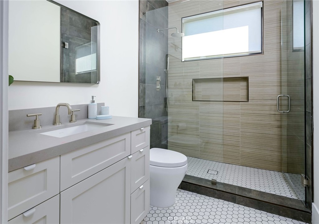 7663 East Corto Road Anaheim Hills, CA 92808 - Photo 40 of 58 4 of 4 Bathroom ensuite