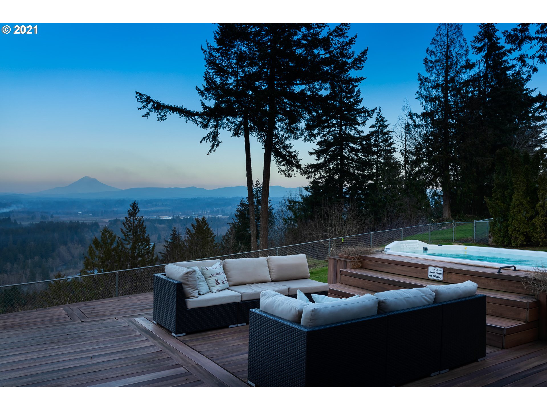 20484 South Springwater Road Estacada, OR 97023 - Photo 30 of 32 a view of sitting area with furniture and city view