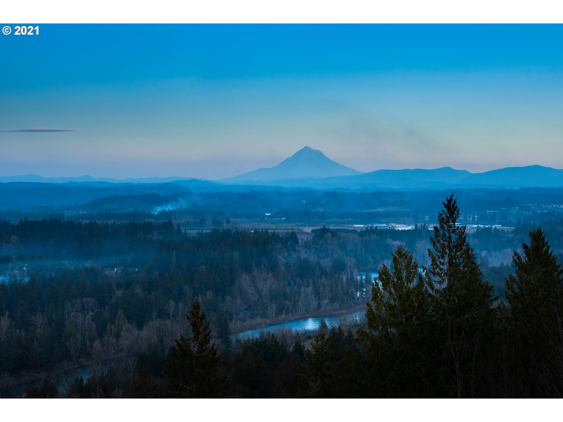 20484 South Springwater Road Estacada, OR 97023 - Photo 31 of 32 a view of an ocean and a mountain