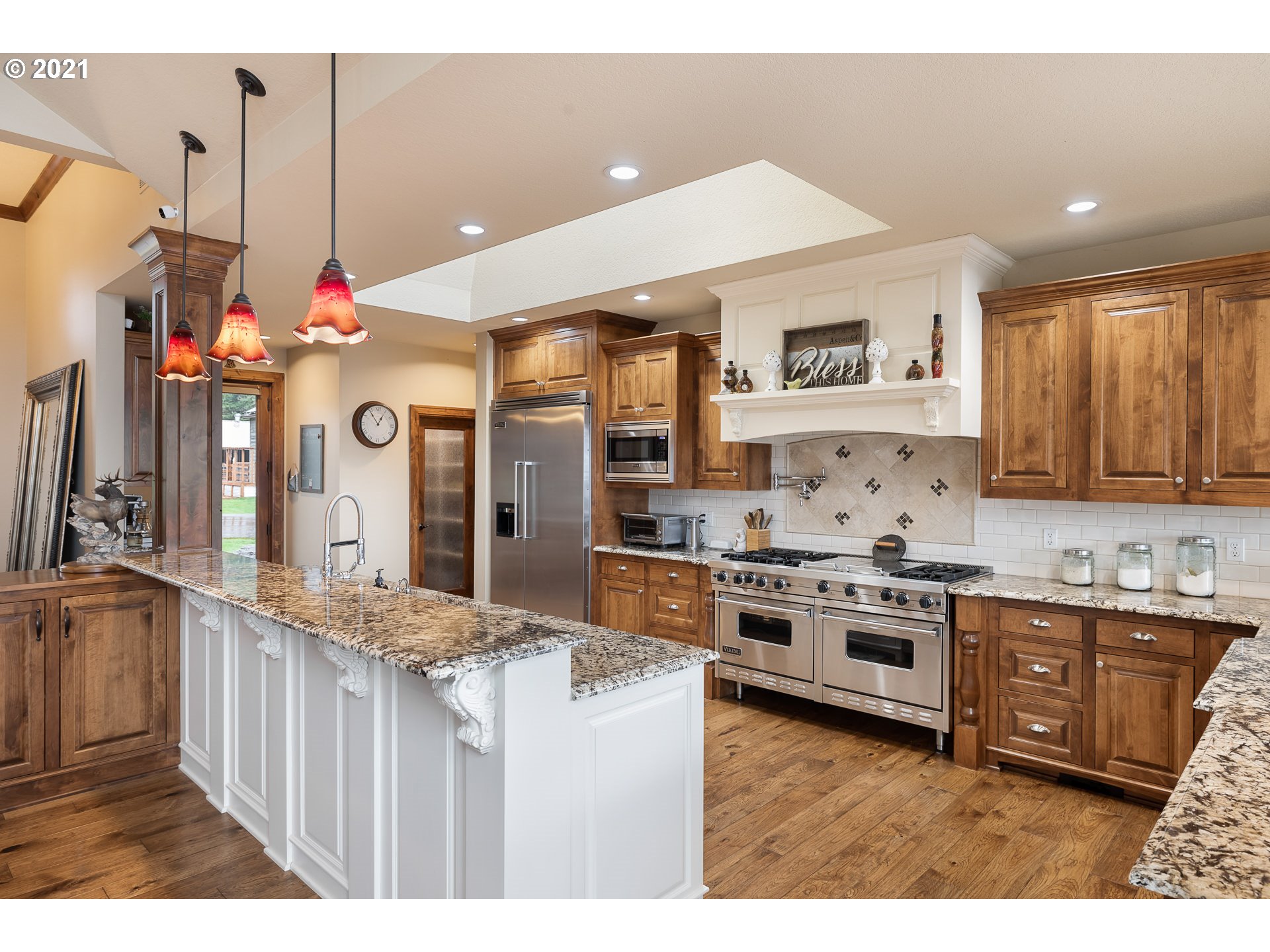 20484 South Springwater Road Estacada, OR 97023 - Photo 10 of 32 a kitchen with stainless steel appliances kitchen island granite countertop a stove a sink and a refrigerator