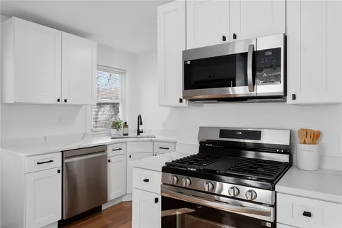 $525,000 | 292 Sowams Road, Barrington, RI 02806