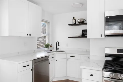 $525,000 | 292 Sowams Road, Barrington, RI 02806