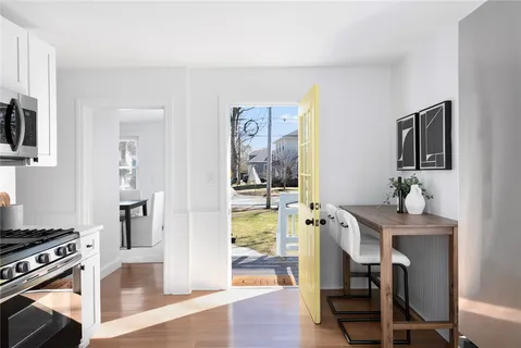 $525,000 | 292 Sowams Road, Barrington, RI 02806