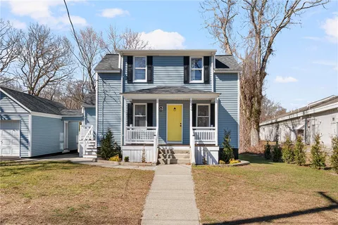 $525,000 | 292 Sowams Road, Barrington, RI 02806