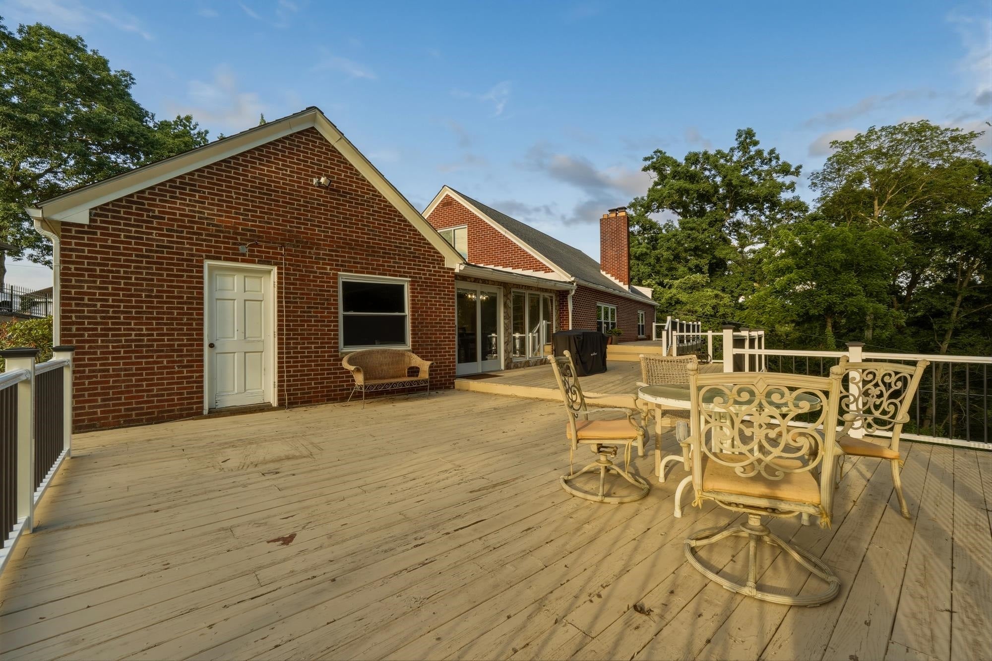 2823 Roseneath Road Huntington, WV 25705 - Photo 4 of 27 Gallery Image 4