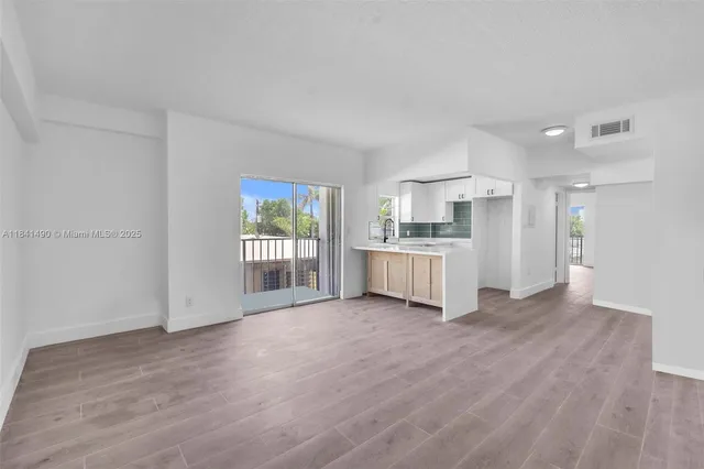 $278,000 | 1960 Marseille Drive, Unit 304, Miami Beach, FL 33141