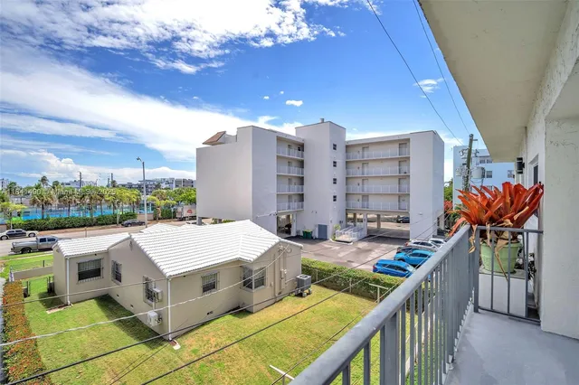 $278,000 | 1960 Marseille Drive, Unit 304, Miami Beach, FL 33141